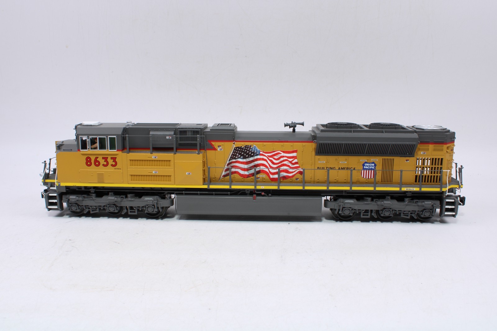 MTH 20-20219-1 O Gauge SD70ACe Diesel Engine Union Pacific #8633 Flag PS3