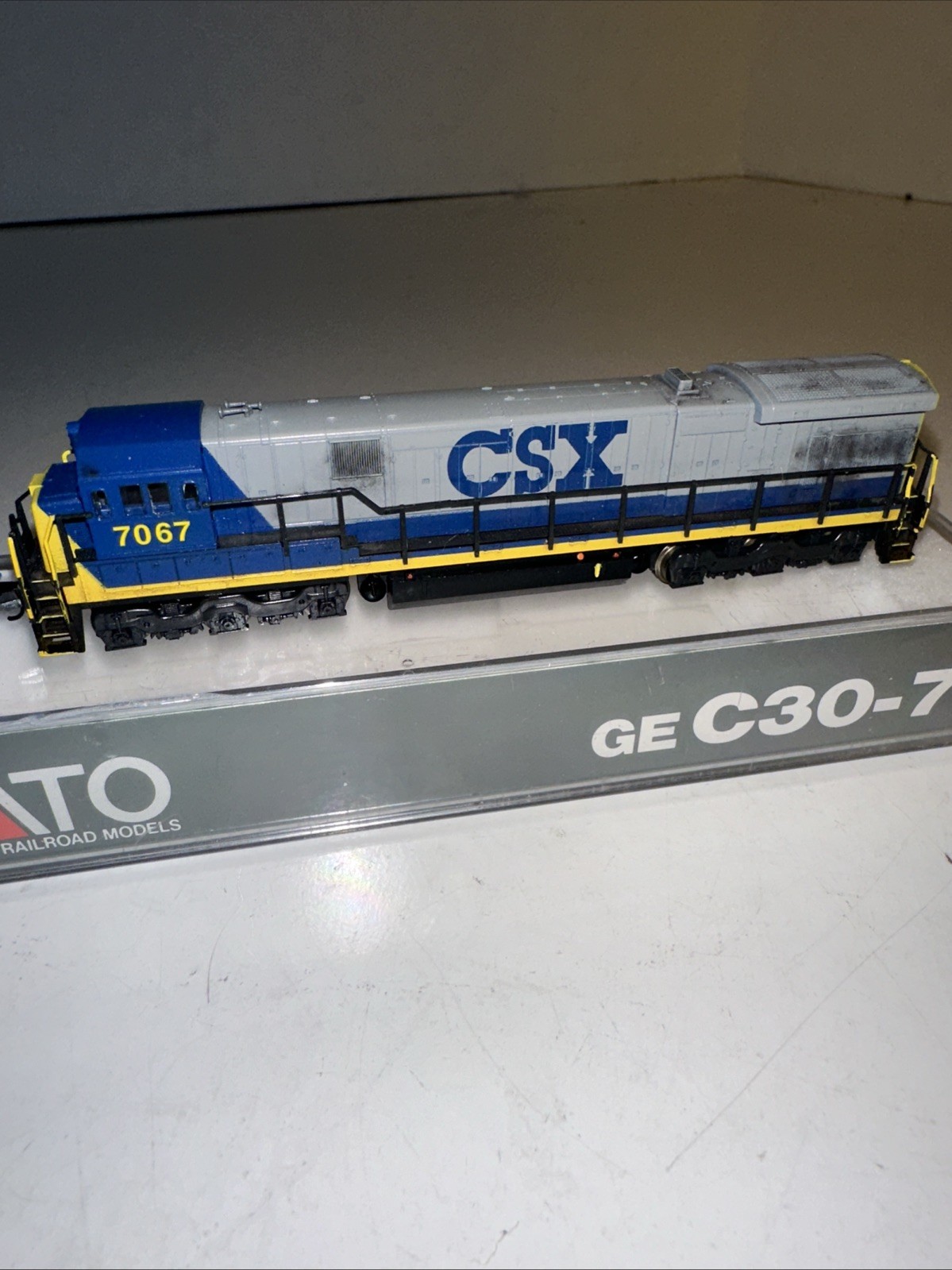N Scale Kato GE C30-7 Diesel Locomotive CSX Transportation #7067 DC