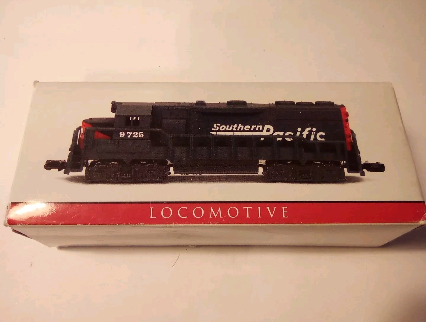 SOUTHERN PACIFIC LOGO LOCOMOTIVE GREAT FOR ANY COLLECTION!
