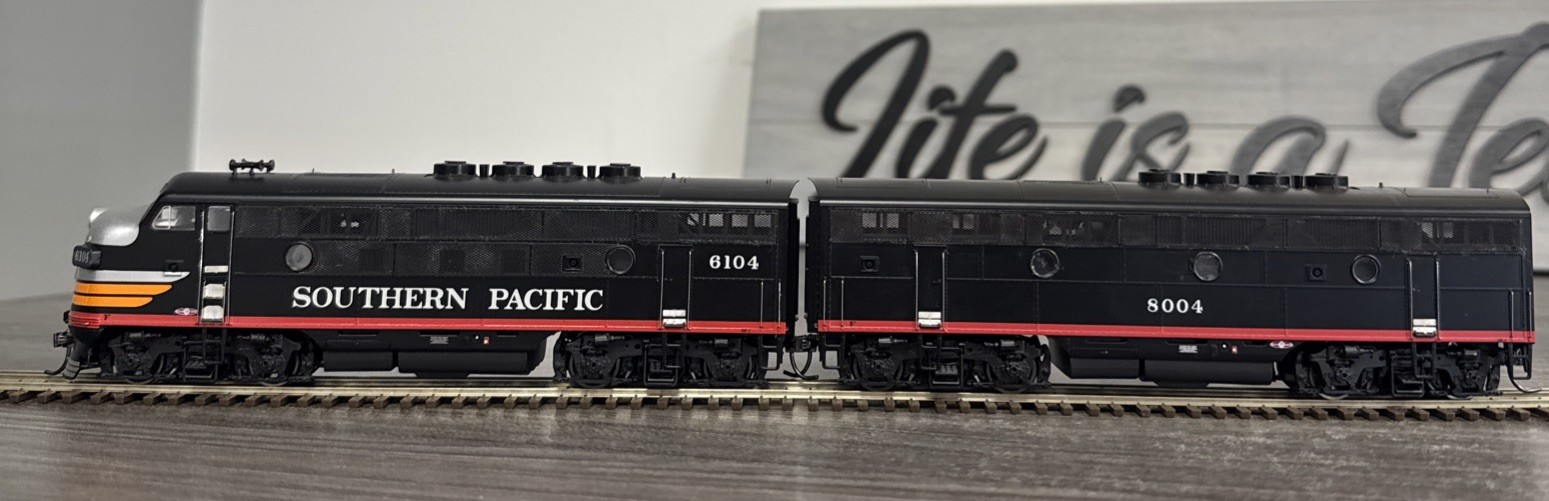 Athearn Genesis HO #0G2501B Southern Pacific F3A-F3B #6104 & #8004 B Needs TLC!