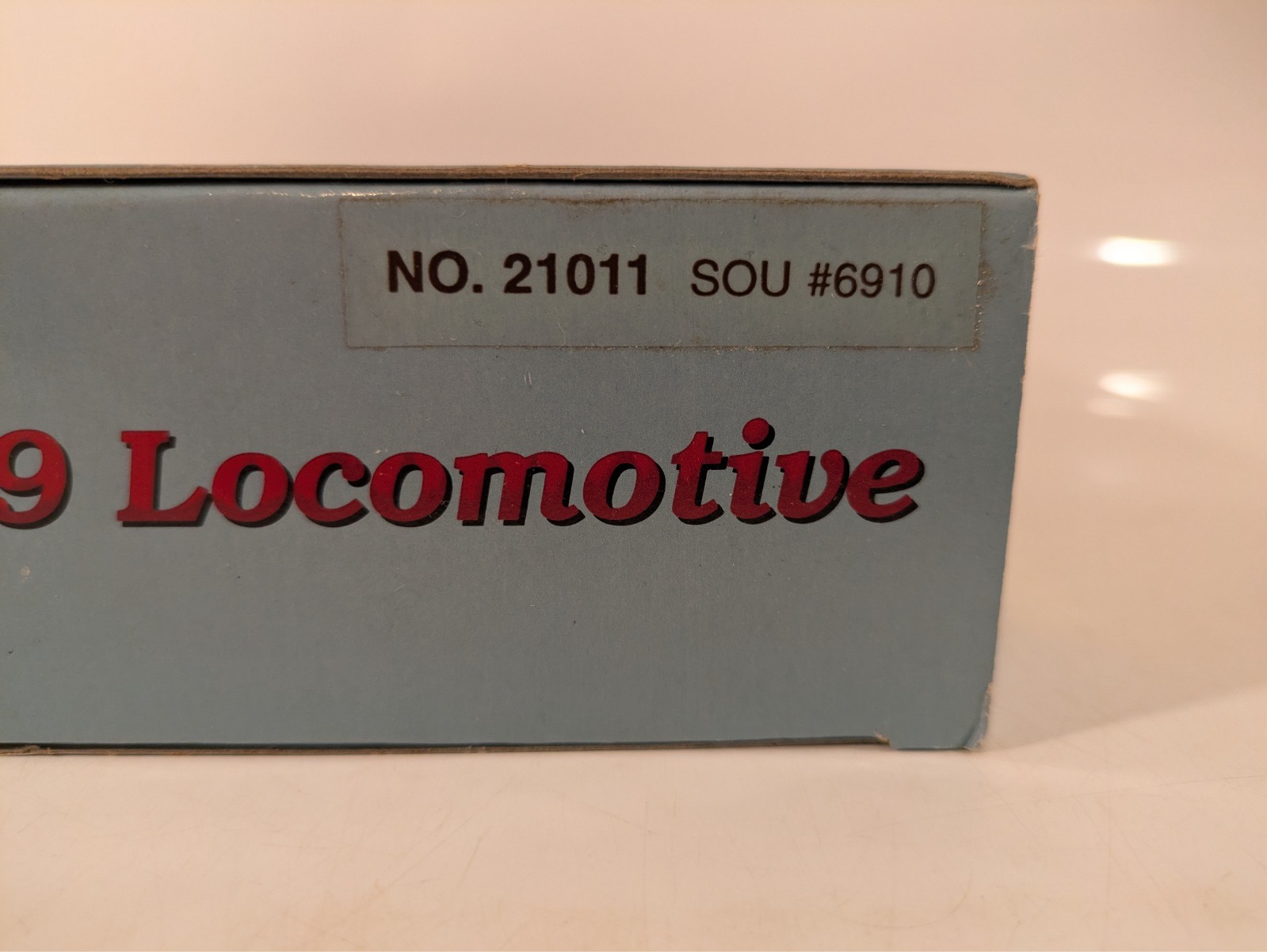HO EMD E8/E9 SOU Southern #6910 DC NIB NOS # 21011