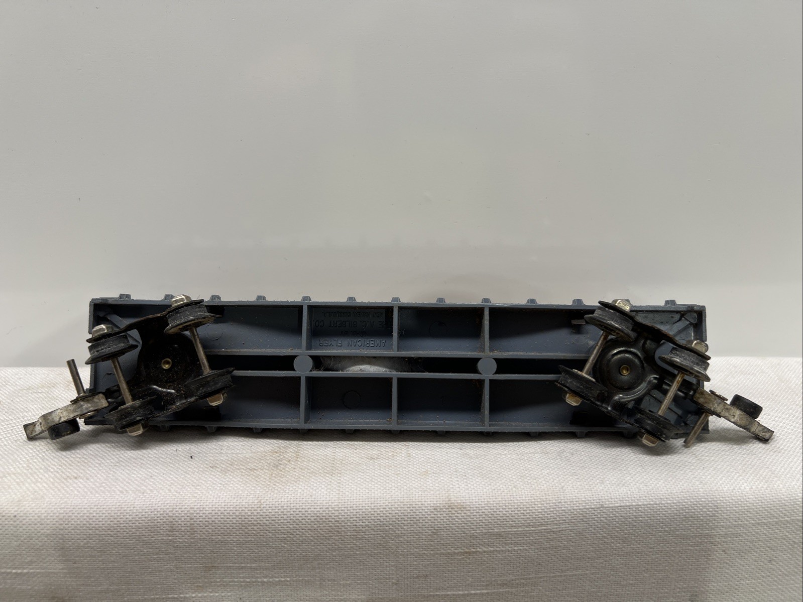 AMERICAN FLYER S Gauge #42597 C&NWRY Flat Car w/ Lumber log Load