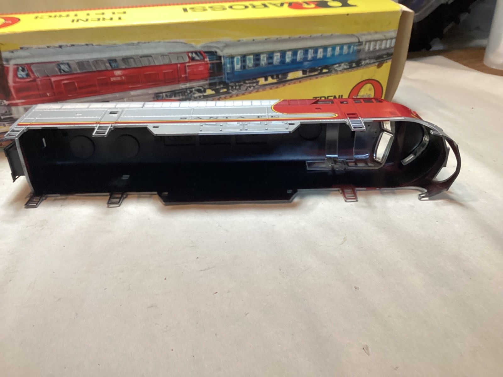 Vintage Rivarossi O scale 2-Rail Santa Fe FM Erie diesel engine shell in box
