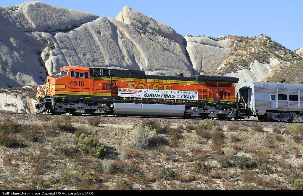 Custom HO Scale 3D Printed Part Locomotive Banner for Handrails – BNSF Christmas
