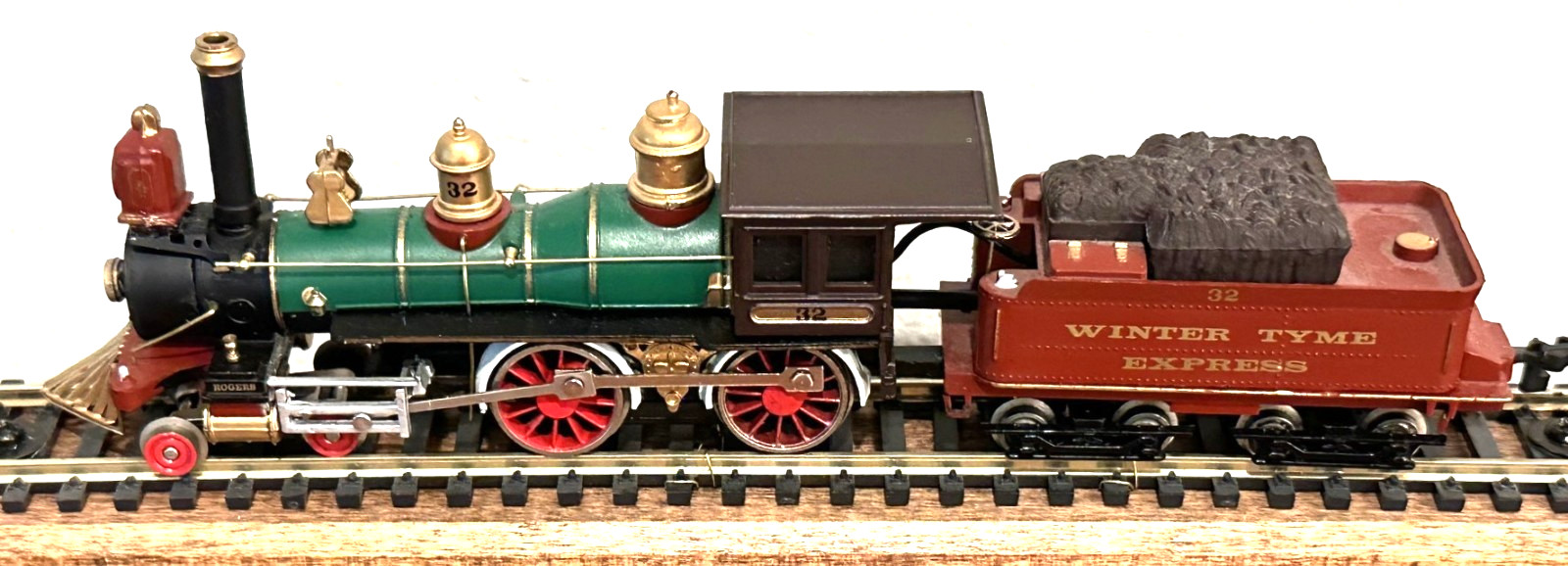 Bachmann Frank’s Winter Tyme Express Steam Locomotive & Tender Working