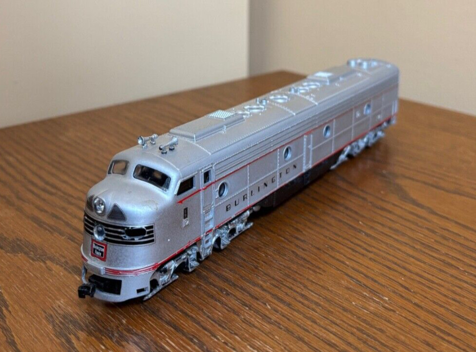 Rivarossi Ho Burlington EMD E-9 Diesel Locomotive Metal Wheels, Nicely Weathered