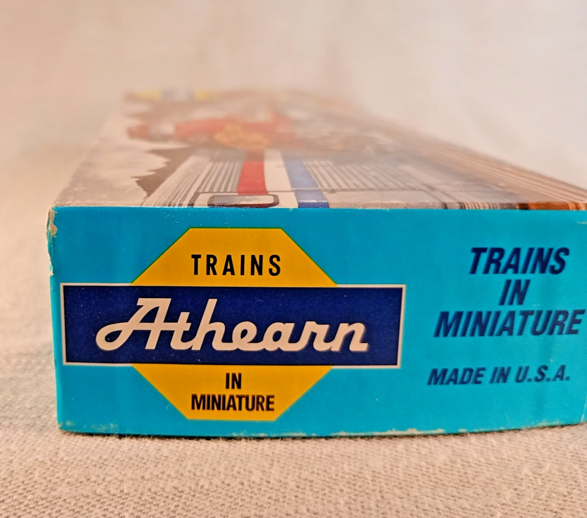 Athearn 42005 HO Scale Santa Fe ATSF F7B B Unit Dummy Non-Powered Locomotive OB