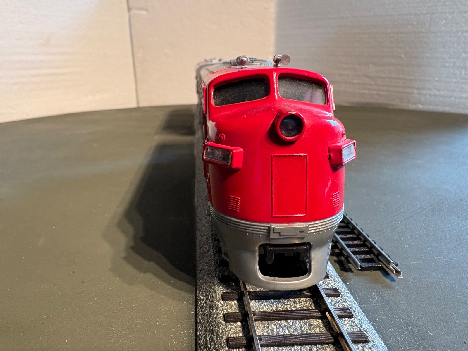 Mechanics Special: 2 HO Santa Fe F7A #307 Locomotives (26-727)