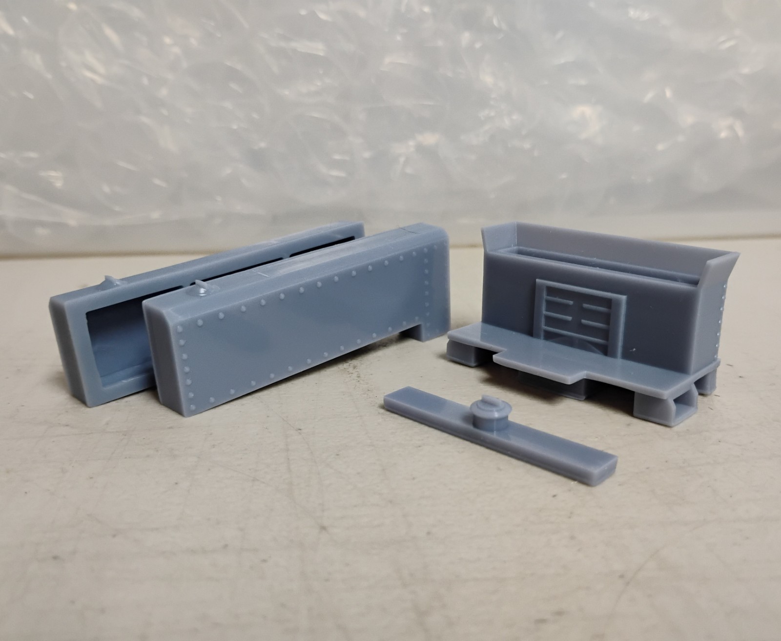 On30 LONG SIDE TANKS AND BUNKER for Bachmann Mogul 2-6-0. RESIN 3D Print.
