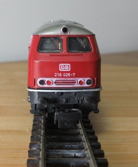 Marklin Hamo 8375 HO gauge DB BR 216 diesel locomotive in DB Red Livery