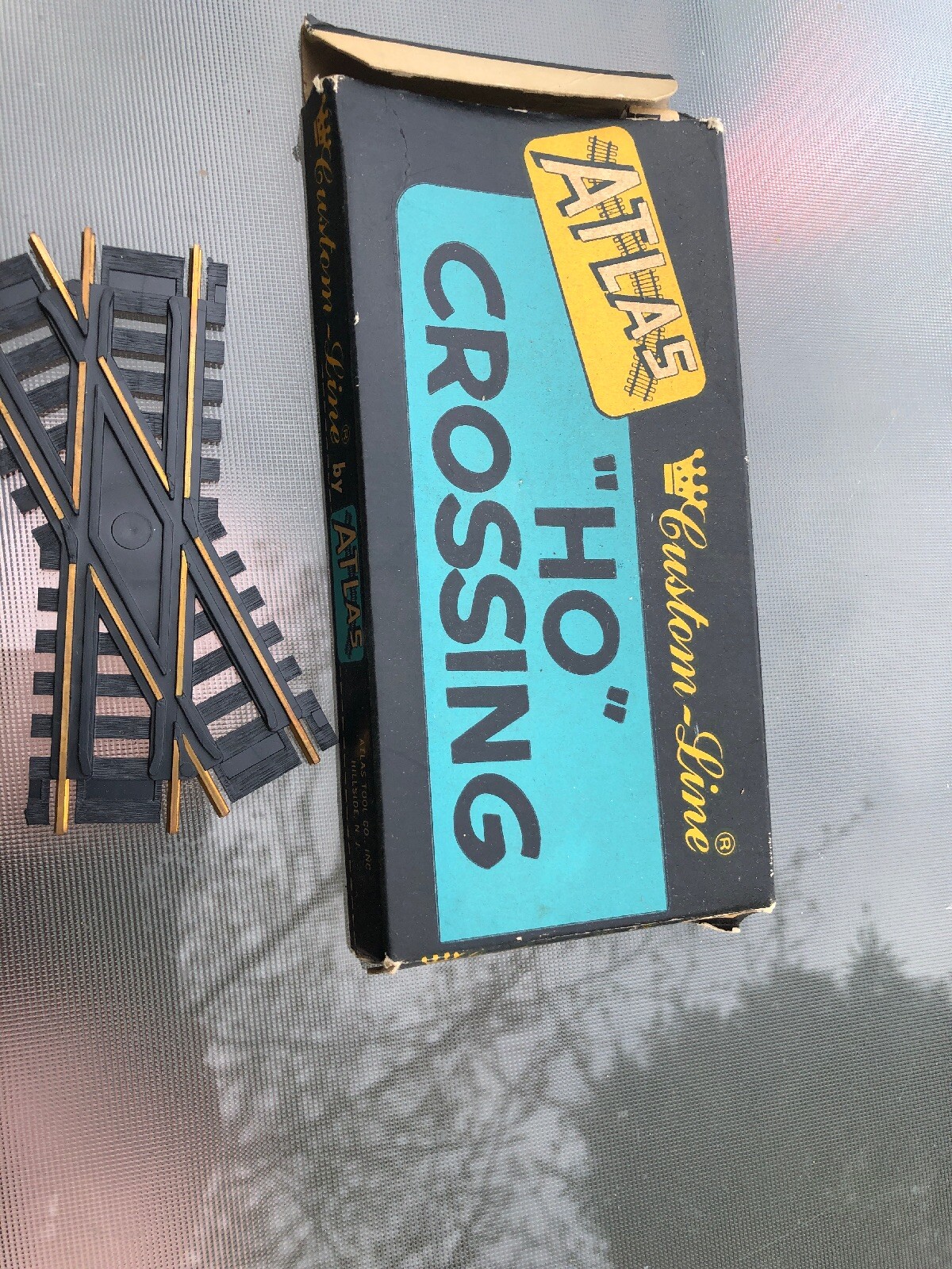 AHM Accessories Your HO Scale Model Trains – Assorted RR & Traffic Signs + Atlas