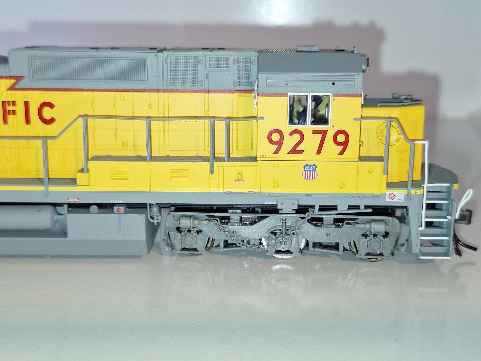 Atlas 9664 DCC & QSI Sound, Union Pacific Dash 8-40C. As New cond. HO scale.Box