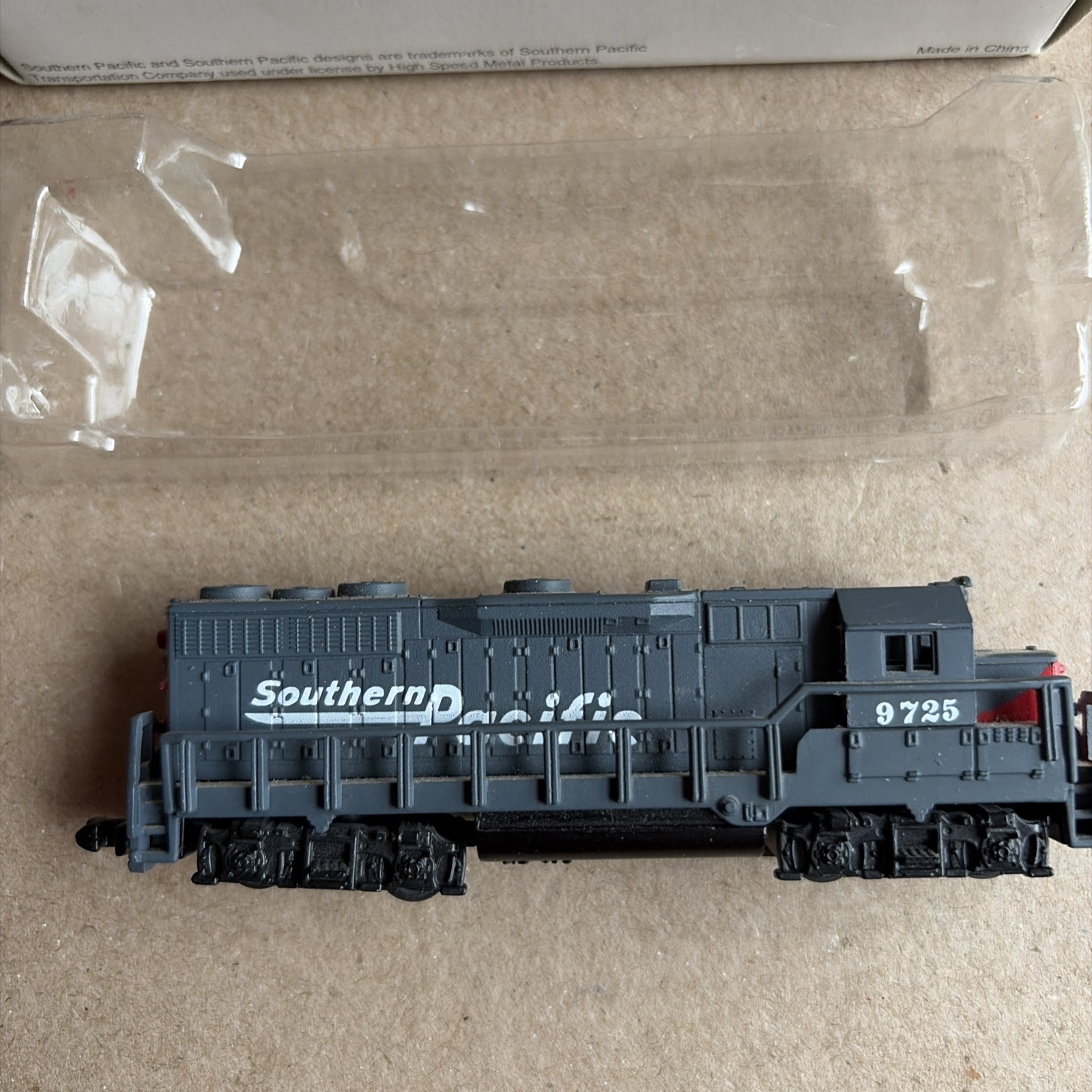Vintage Southern Pacific Model Train Locomotive 9725 Gray, with Original Box