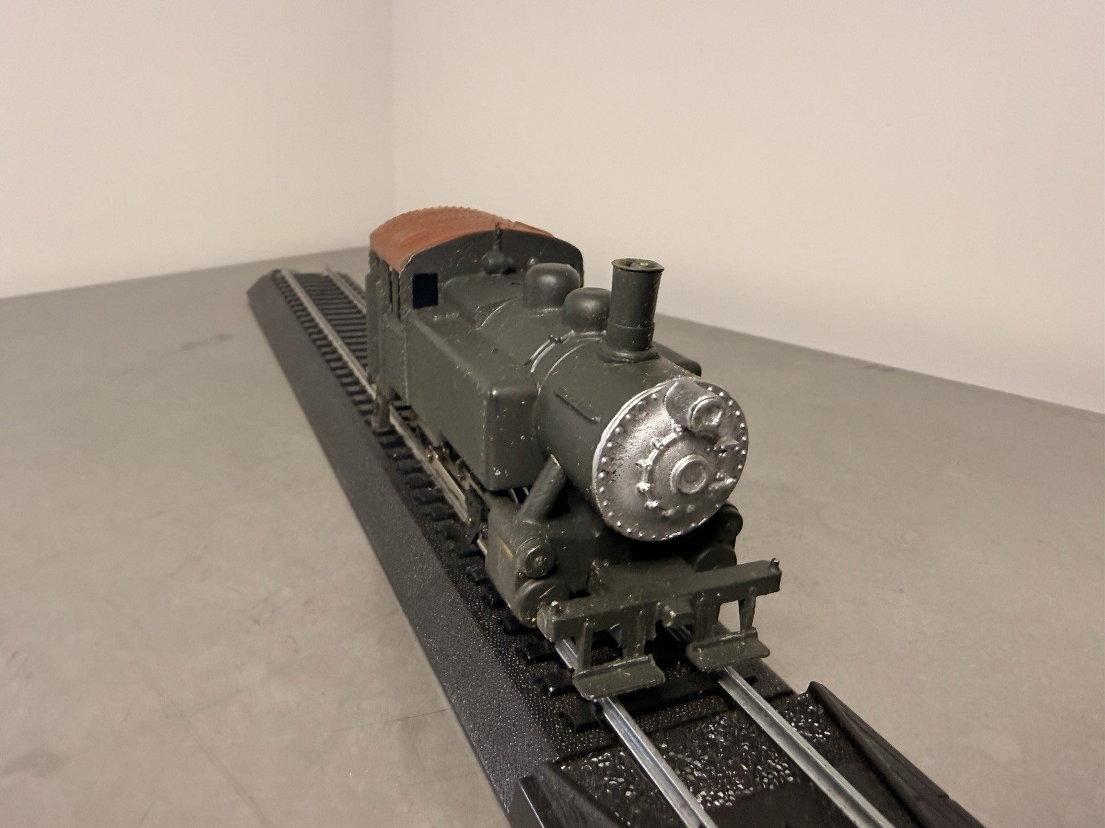 (2) Mantua Locomotives, 0-4-0 and 0-6-0. Runs well. HO Scale