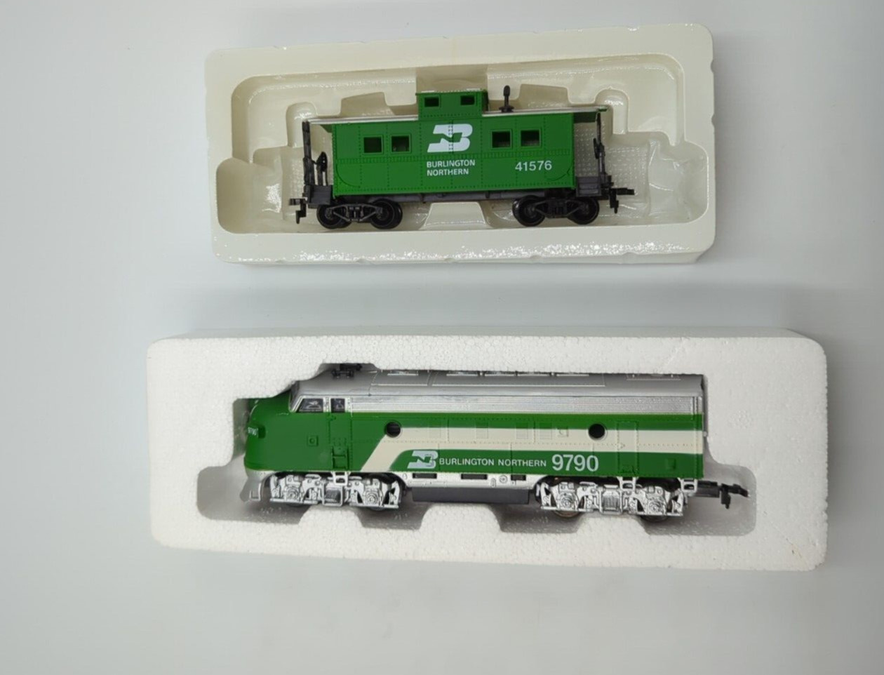 HO Life-Like BN Burlington Northern F7 Diesel 9790 w/ Caboose 41576 – Tested