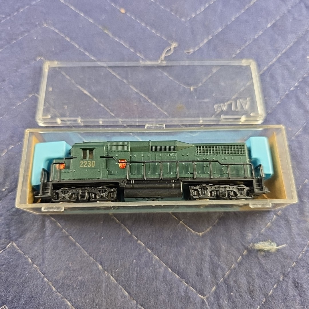 N Scale Pennsylvania Railroad GP30 #2230, Atlas #4064