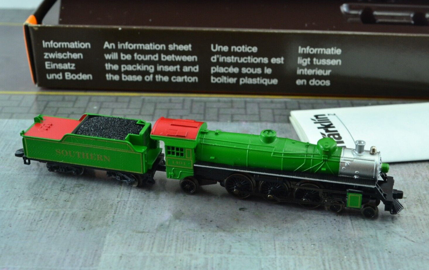 Marklin 88811 4-6-2 Southern Railroad Steam Locomotive w/ Caboose Z Scale