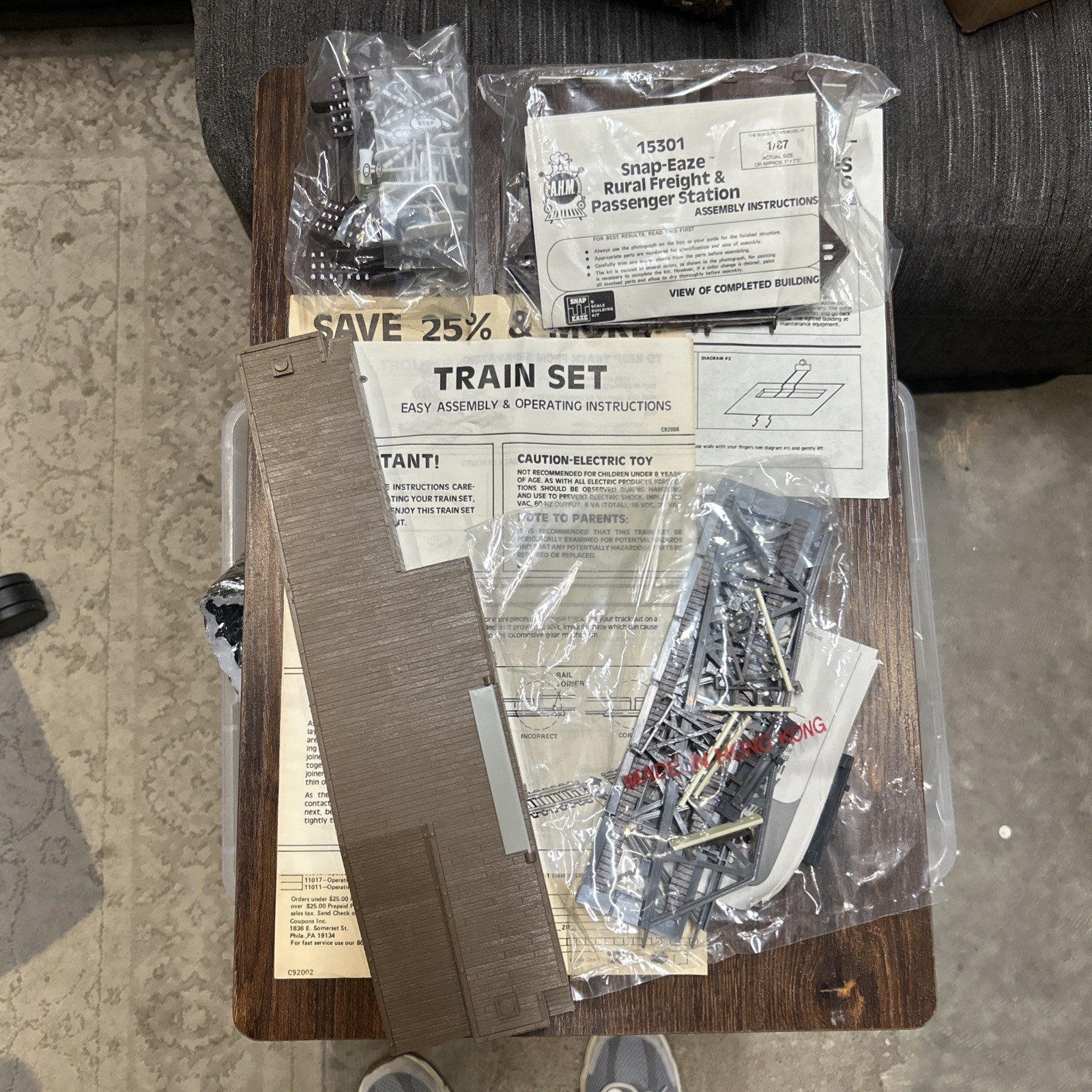 VINTAGE A.H.M. Santa Fe O Train Set, Power Pack And Tracks Included