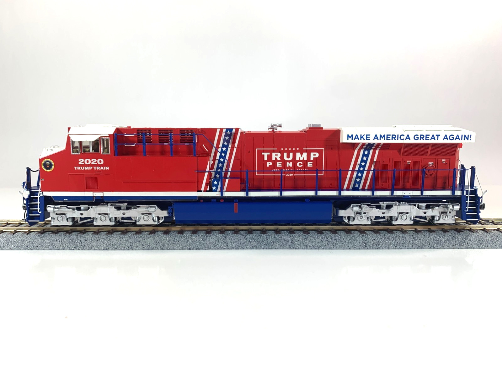 HO MTH 80-2415-1 Trump ES44AC Diesel #2020 w/ Proto 3.0 & Flashing Lights /Voice