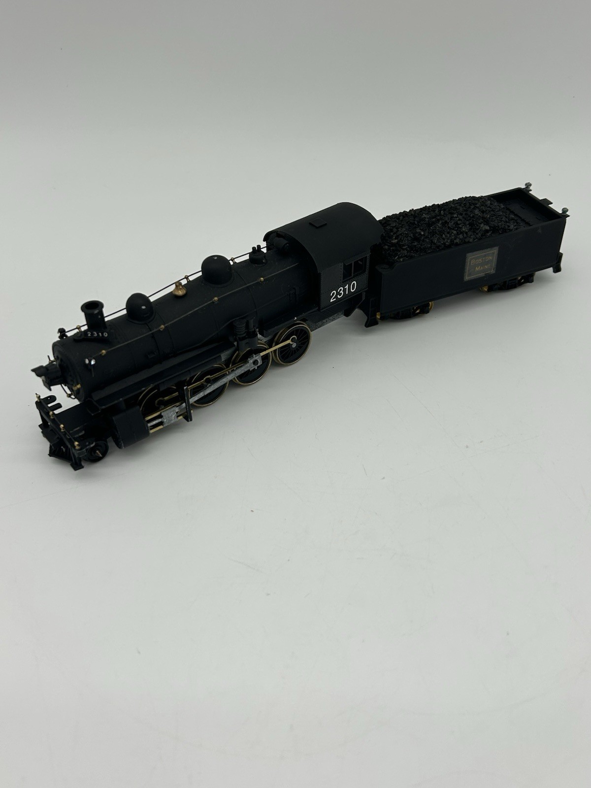 Unbranded Boston/Maine 2-8-0 Steam Locomotive W/tender, tested working HO gauge