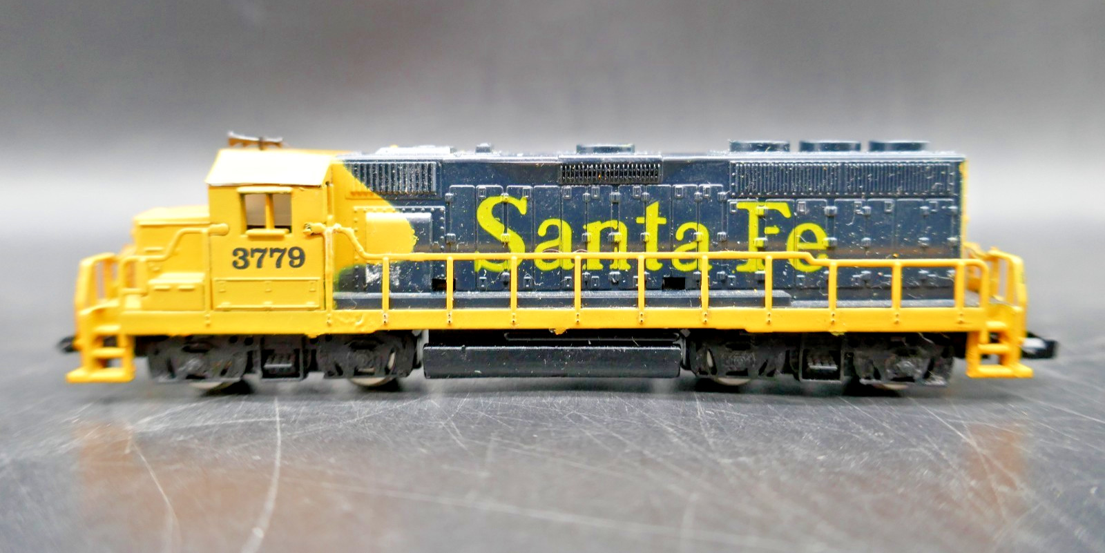 N Life-Like GP-40 Diesel Locomotive Engine Santa Fe #3779 – Tested & Working