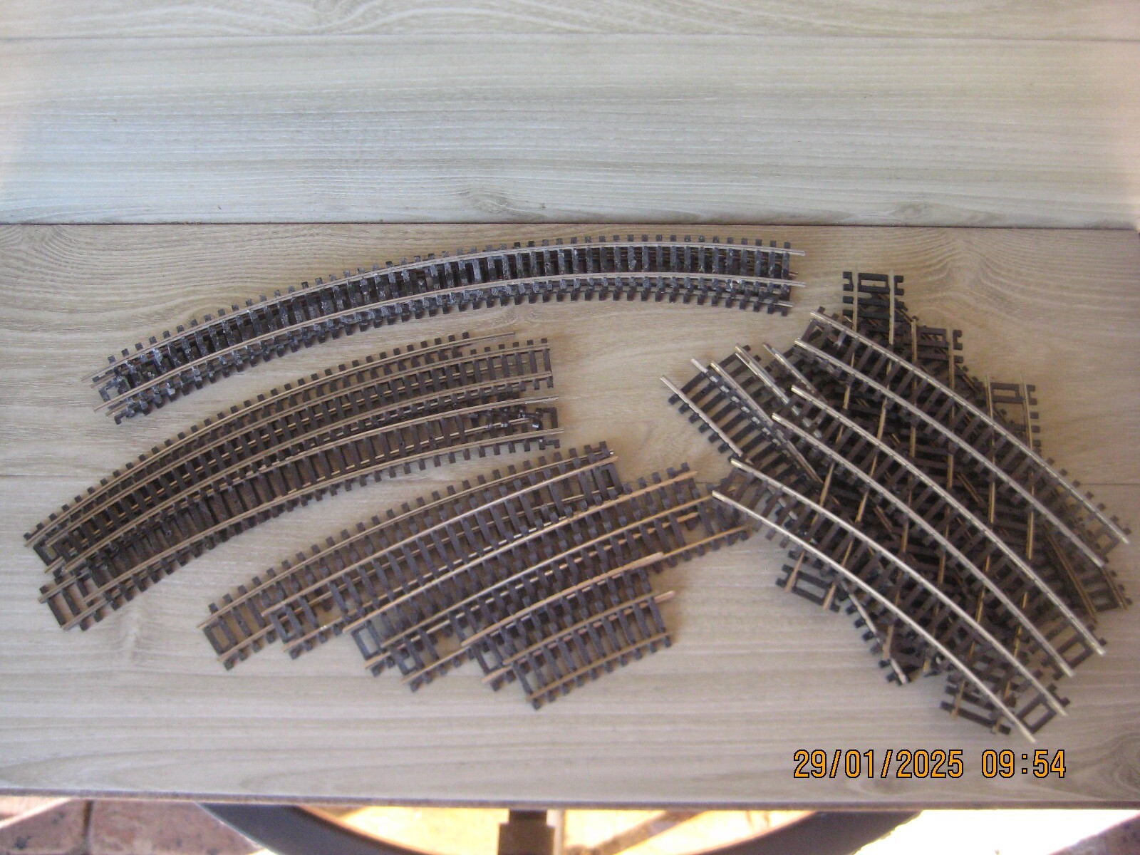 MODEL RAILWAYS PECO CURVED TRACK 26 PIECES VARIOUS LENGTHS May need Clean
