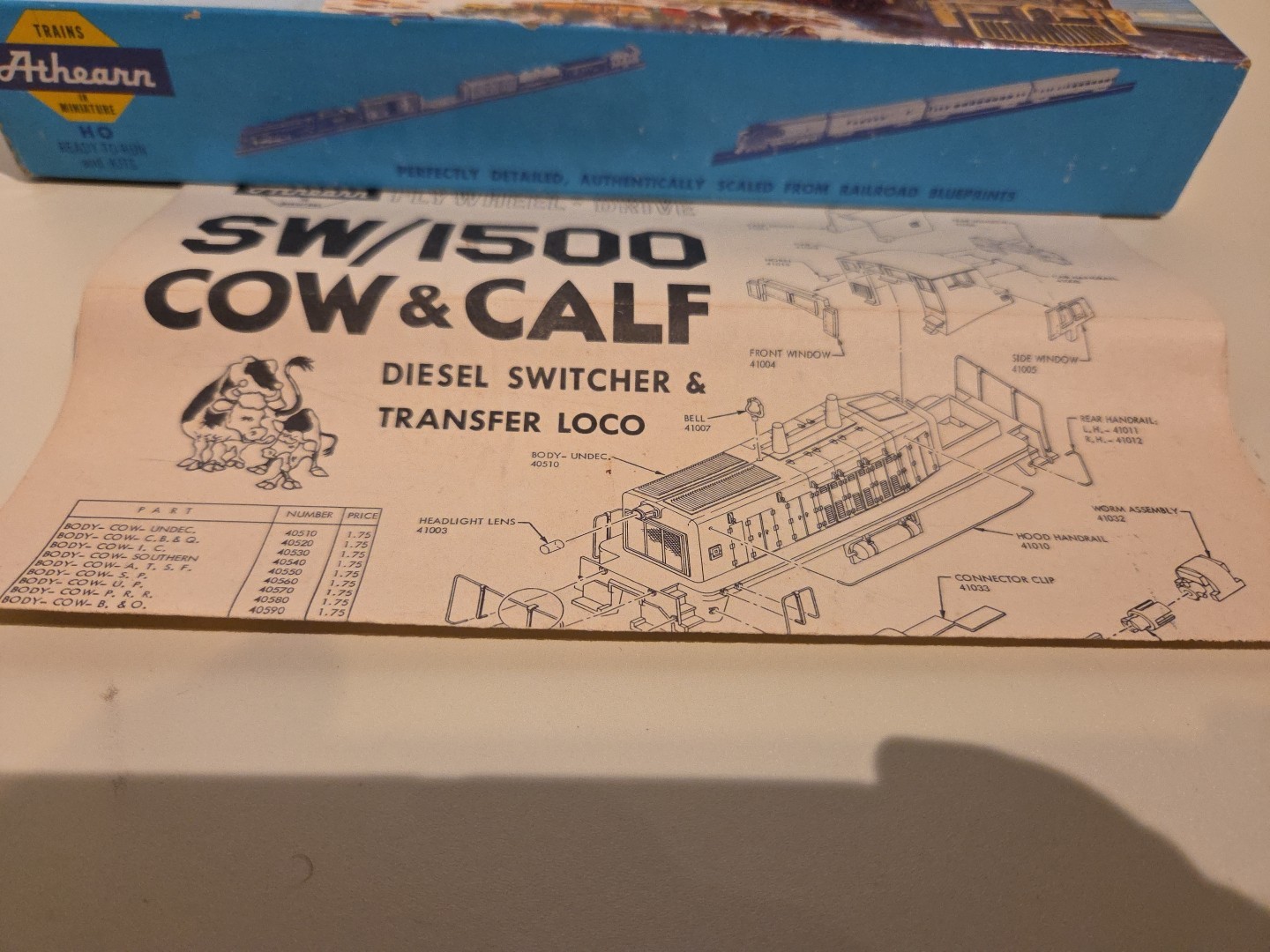 Athearn HO Southern #2400 SW-1500 Diesel Engine DC/ Alaska Railroad Caboose