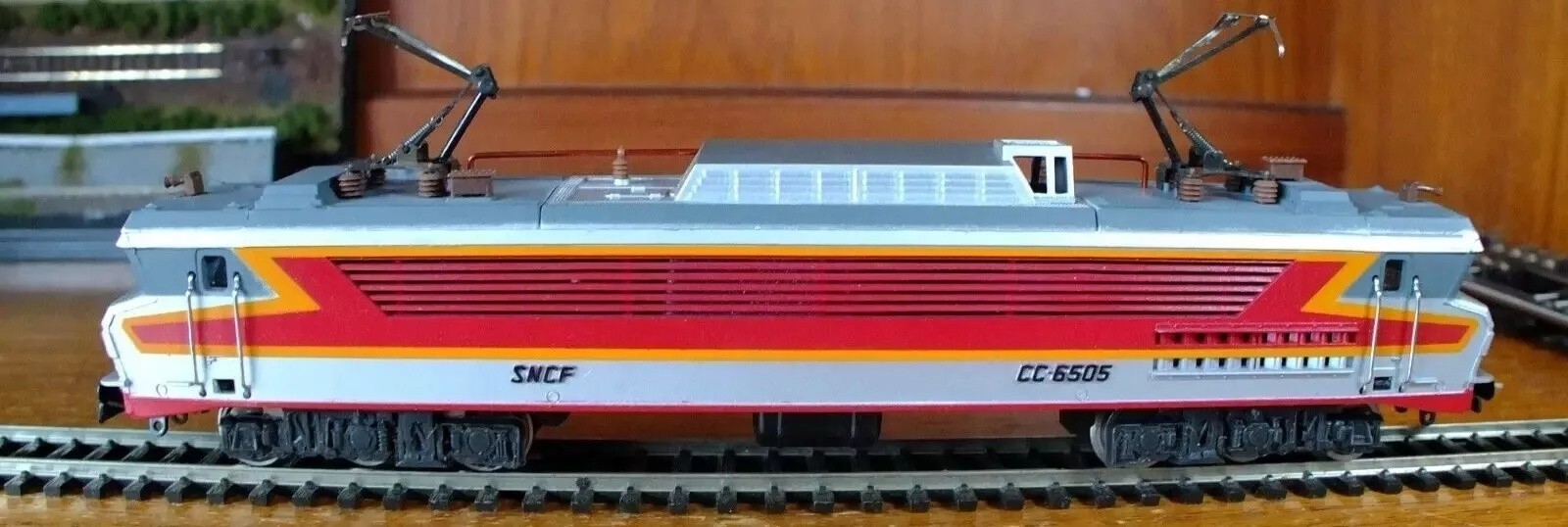 Jouef 8436M HO gauge SNCF CC 6500 electric loco in silver/red livery