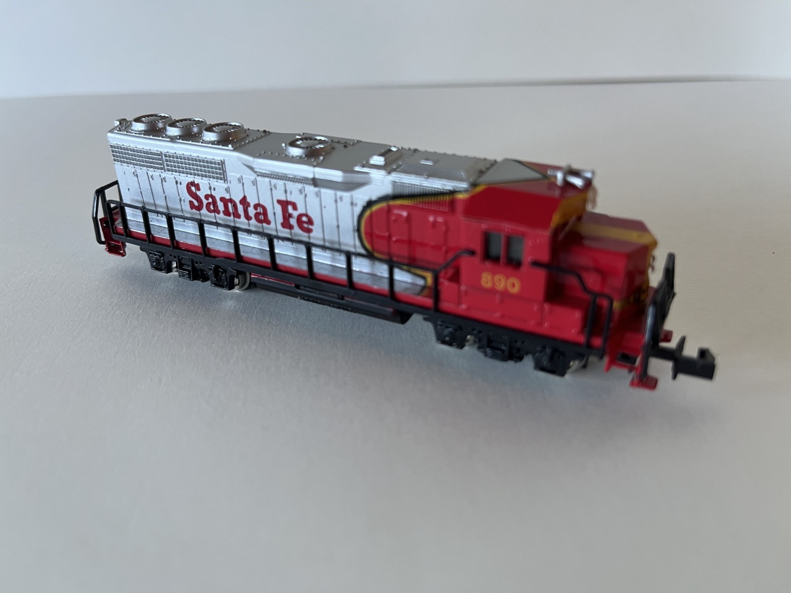 Vintage 1980s Bachmann N Scale Santa Fe 890 Locomotive