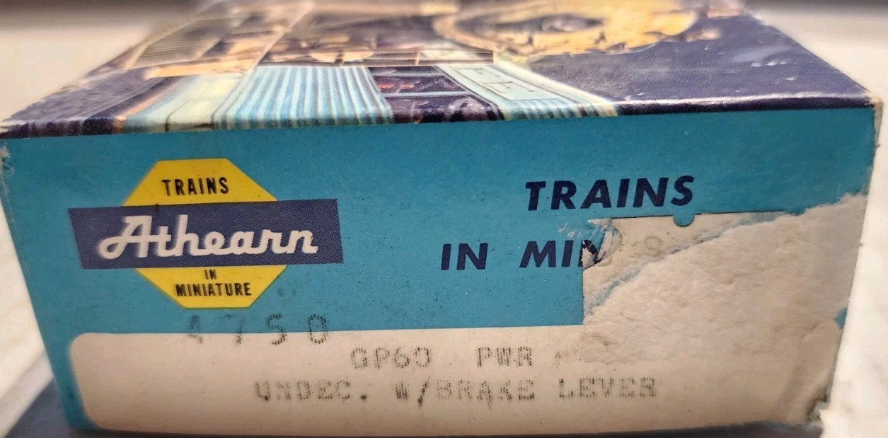 Athearn HO Scale GP60 Diesel Engine UNDECORATED