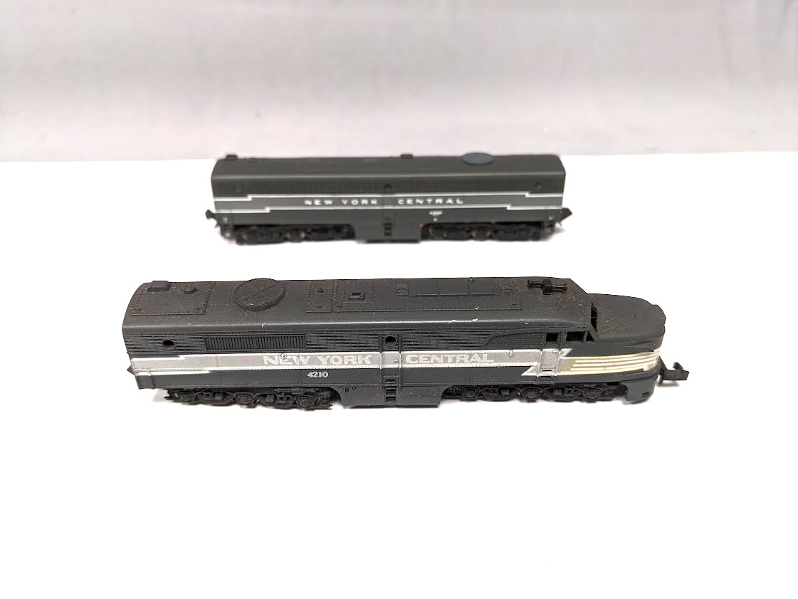 Dummy Lifelike #4300 NYC B Unit & Unbranded #4210 A unit N Scale No O/ Boxes C6