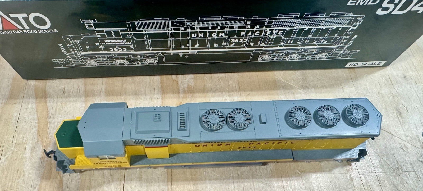 KATO 37-1717 HO EMD SD45 locomotive Union Pacific #3633 DCC Ready New
