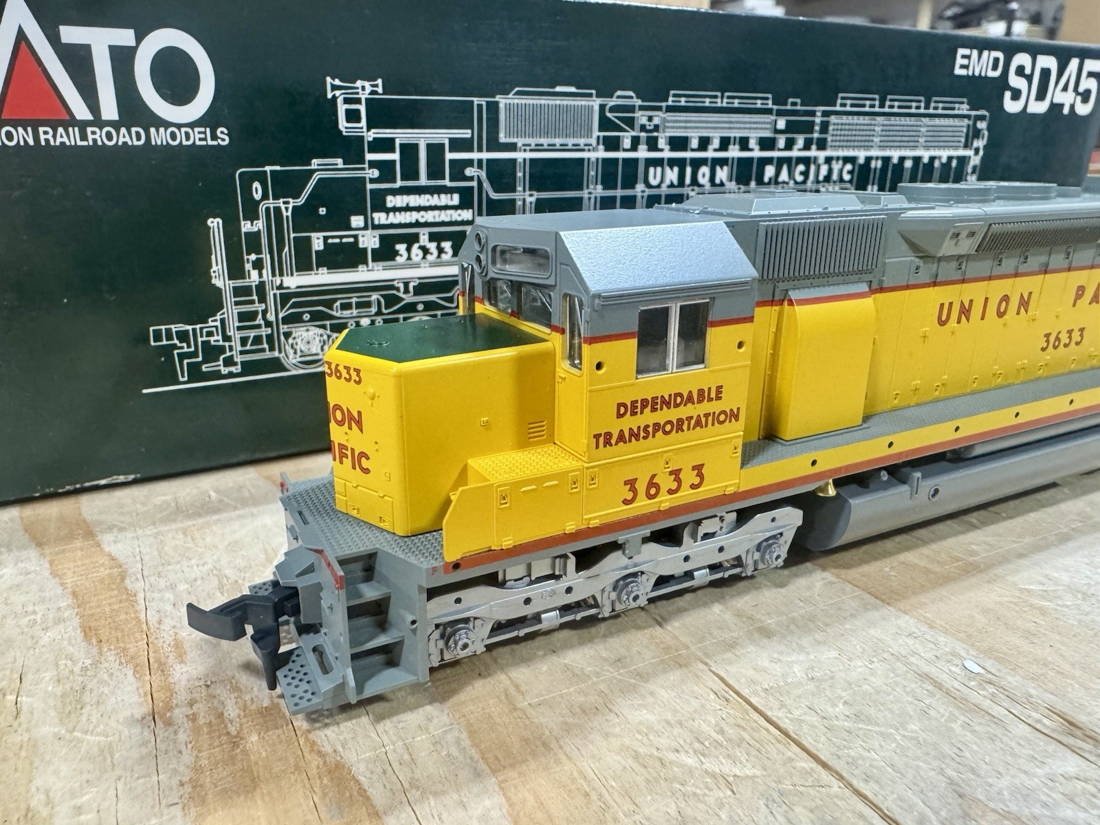 KATO 37-1717 HO EMD SD45 locomotive Union Pacific #3633 DCC Ready New
