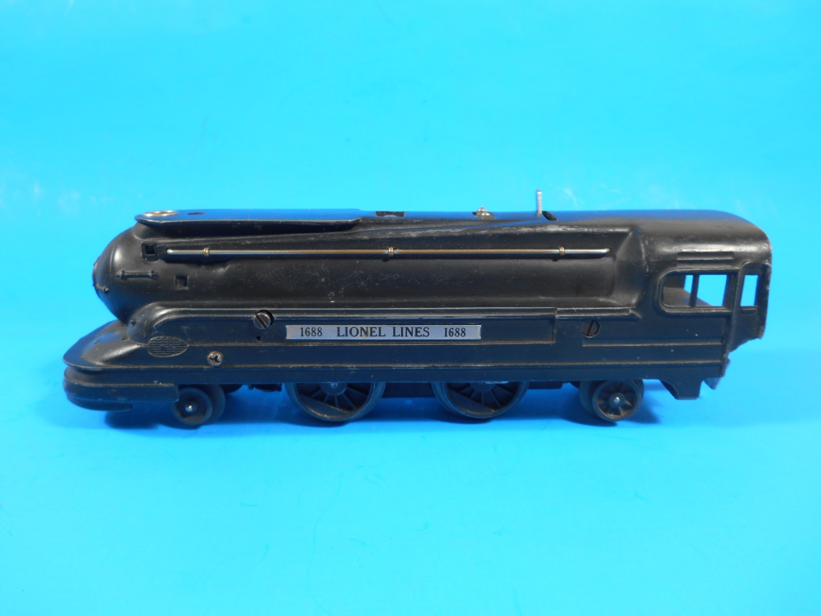 Vintage Prewar O Gauge Lionel 1688 Torpedo Locomotive and Tender
