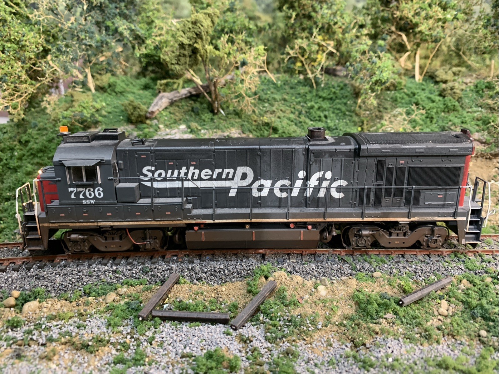RAPIDO 18568 GE B36-7 SP SOUTHERN PACIFIC #7766 DCC/SOUND Weathered SP UP