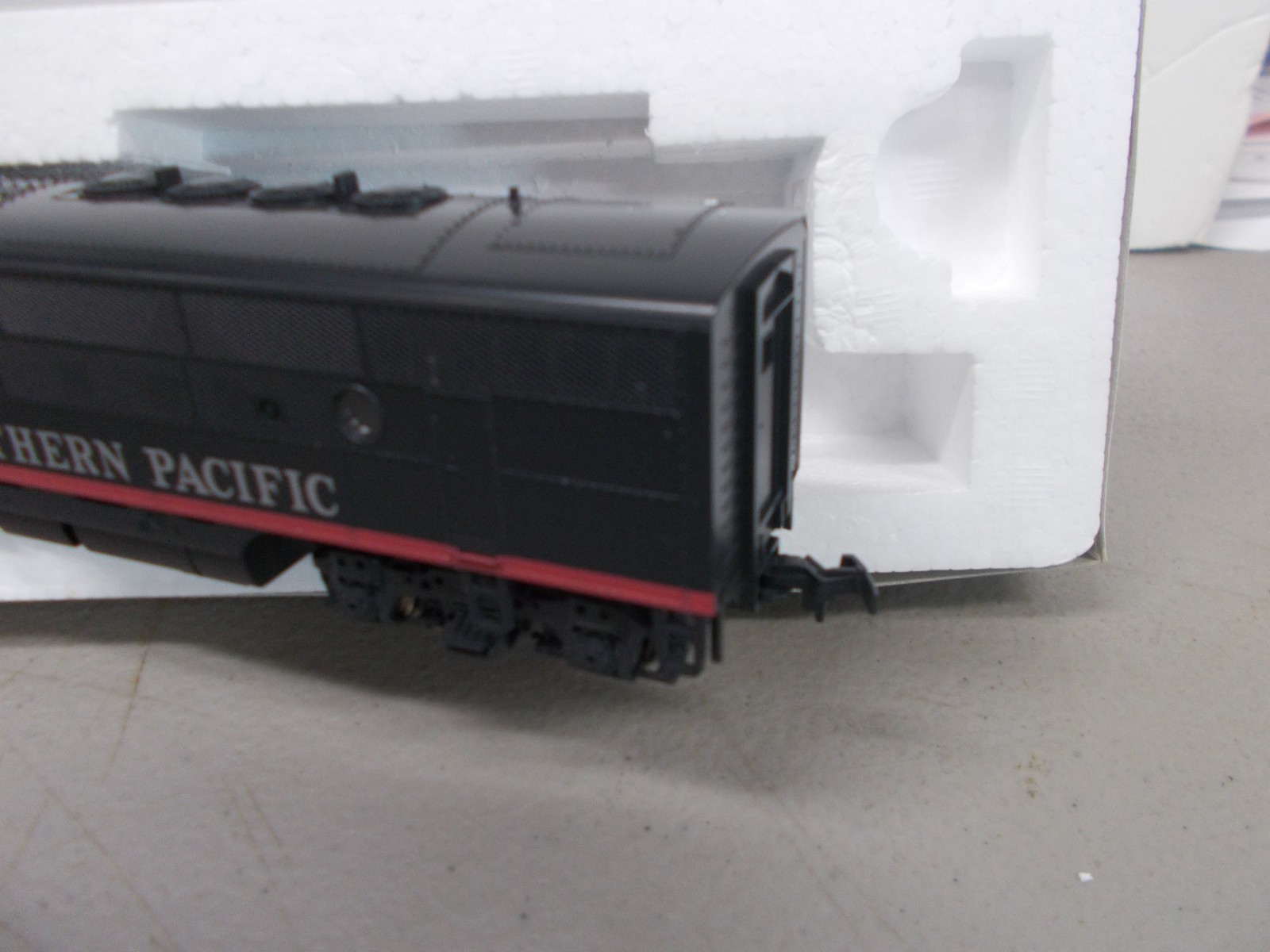 STEWART / KATO # 8240 ~ SP (BLACK WIDOW) F3A POWERED LOCOMOTIVE ~HO SCALE~ LOT A
