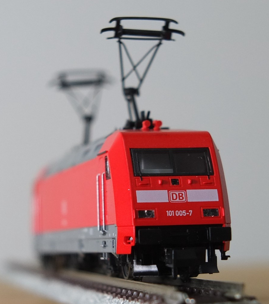 Fleischmann 7355 K N gauge DB BR 101 electric locomotive in red livery