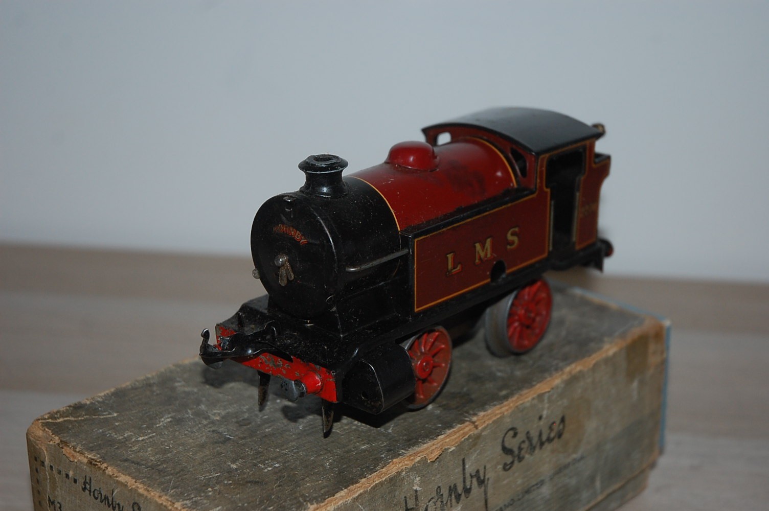 HORNBY O GAUGE CLOCKWORK M3 TANK LOCOMOTIVE IN LMS LIVERY BOXED
