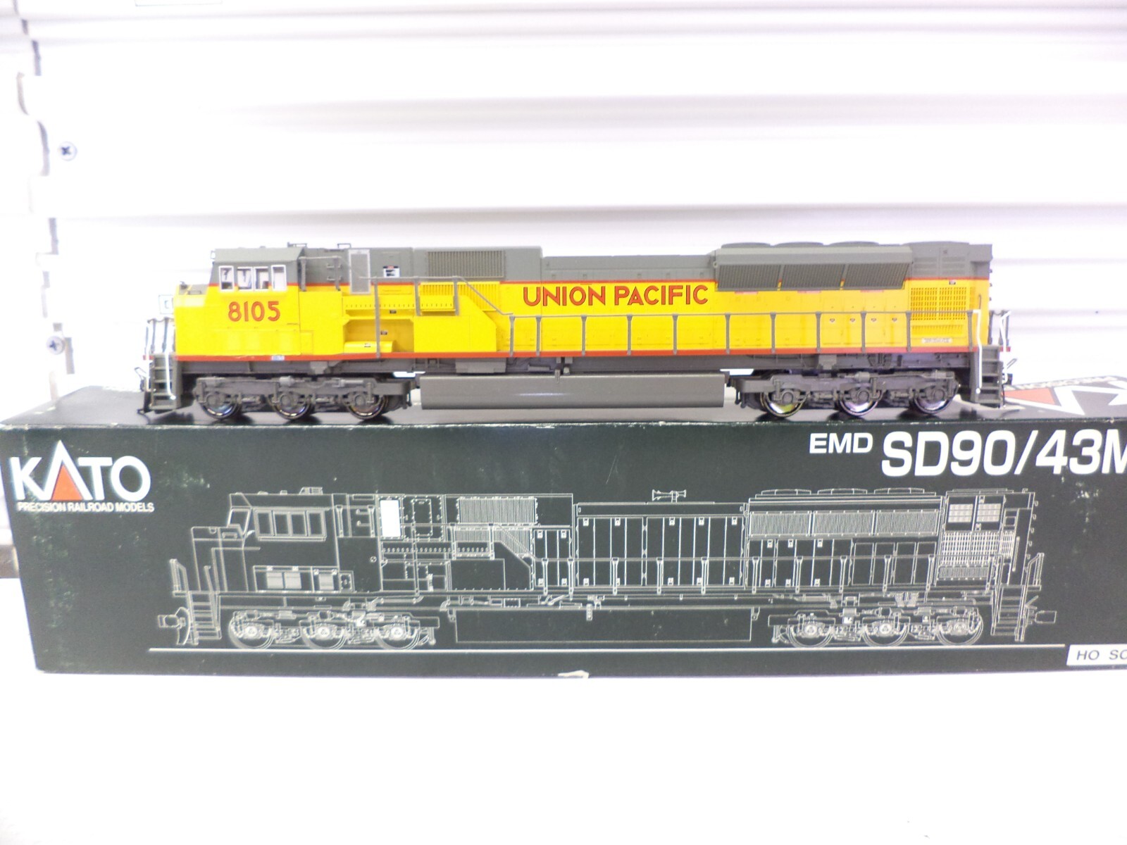Kato Ho 37-6355, SD90/43MAC locomotive, Union Pacific 8105, DCC only