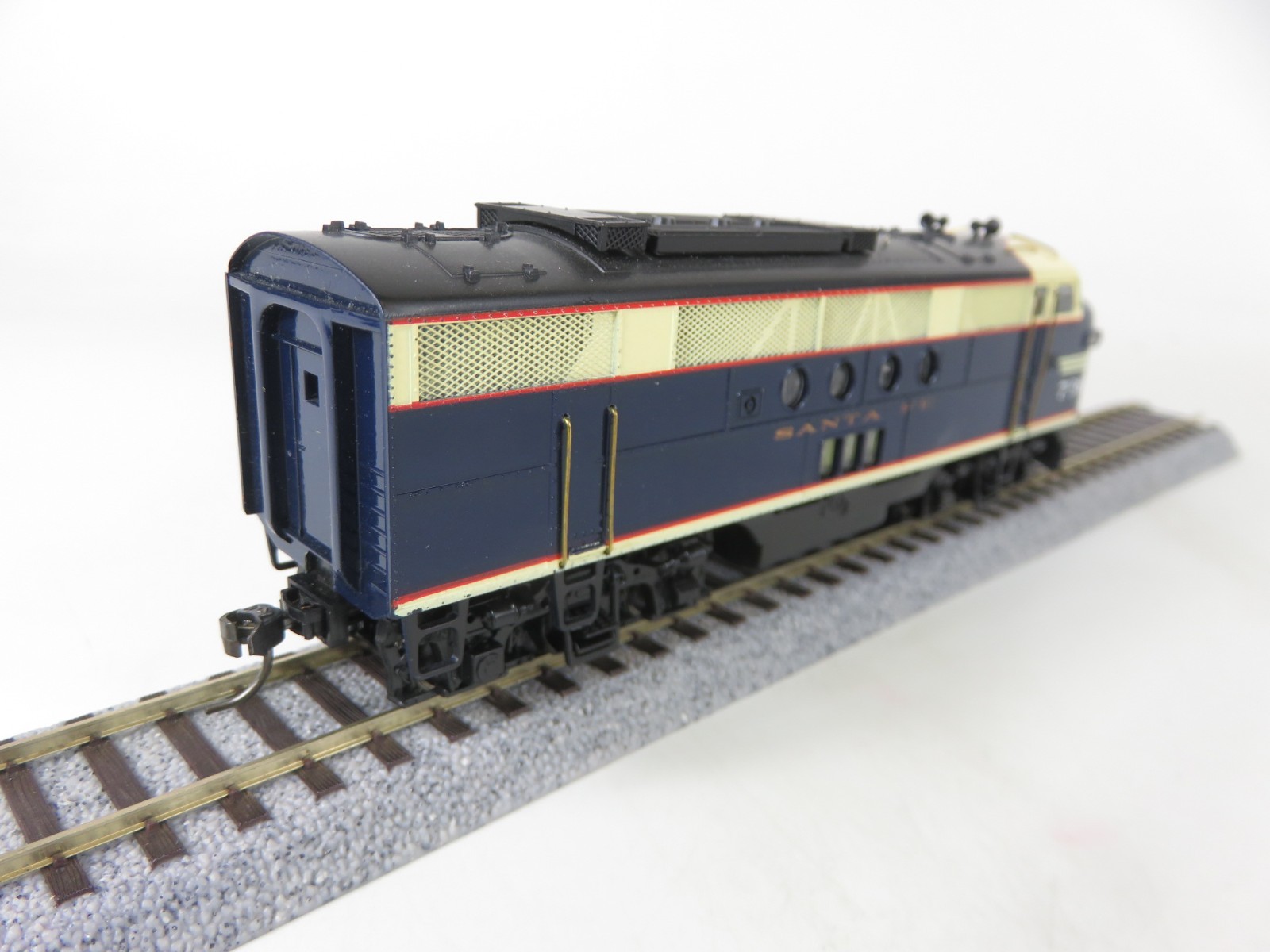 Stewart Hobbies HO Scale AT&SF Santa Fe EMD FT Diesel Locomotive #736 DCC