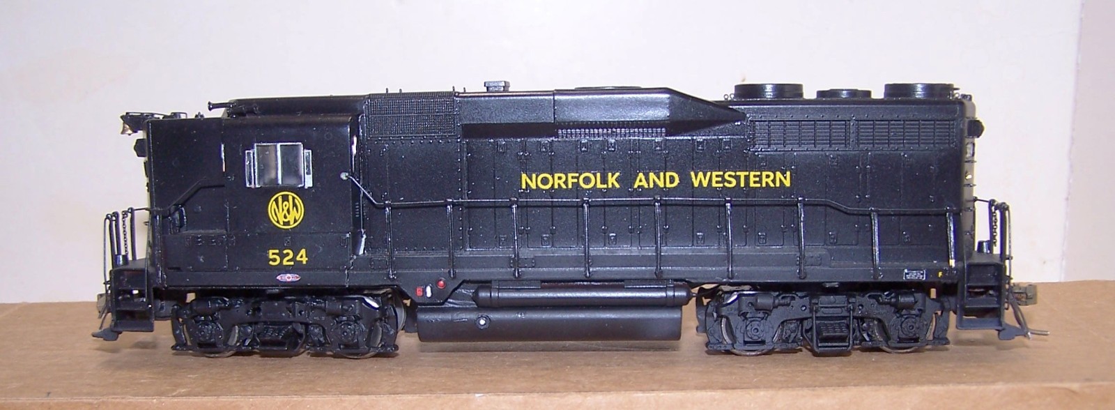 HO CUSTOM ATHEARN HIGH NOSE GP-30 NORFOLK AND WESTERN N&W 524 DETAILED, CUSTOM