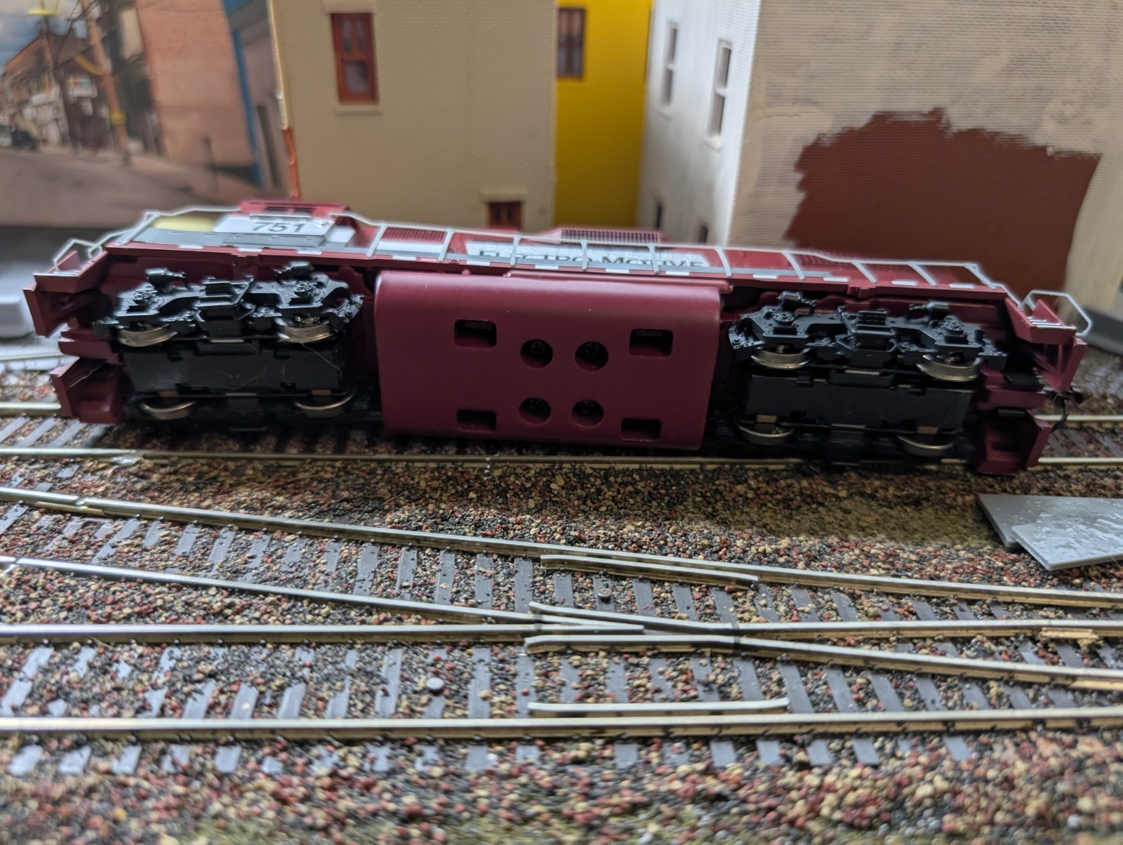 HO Scale Athearn 8009 EMD Electro-Motive EMD GP38-2 Diesel locmotive #751