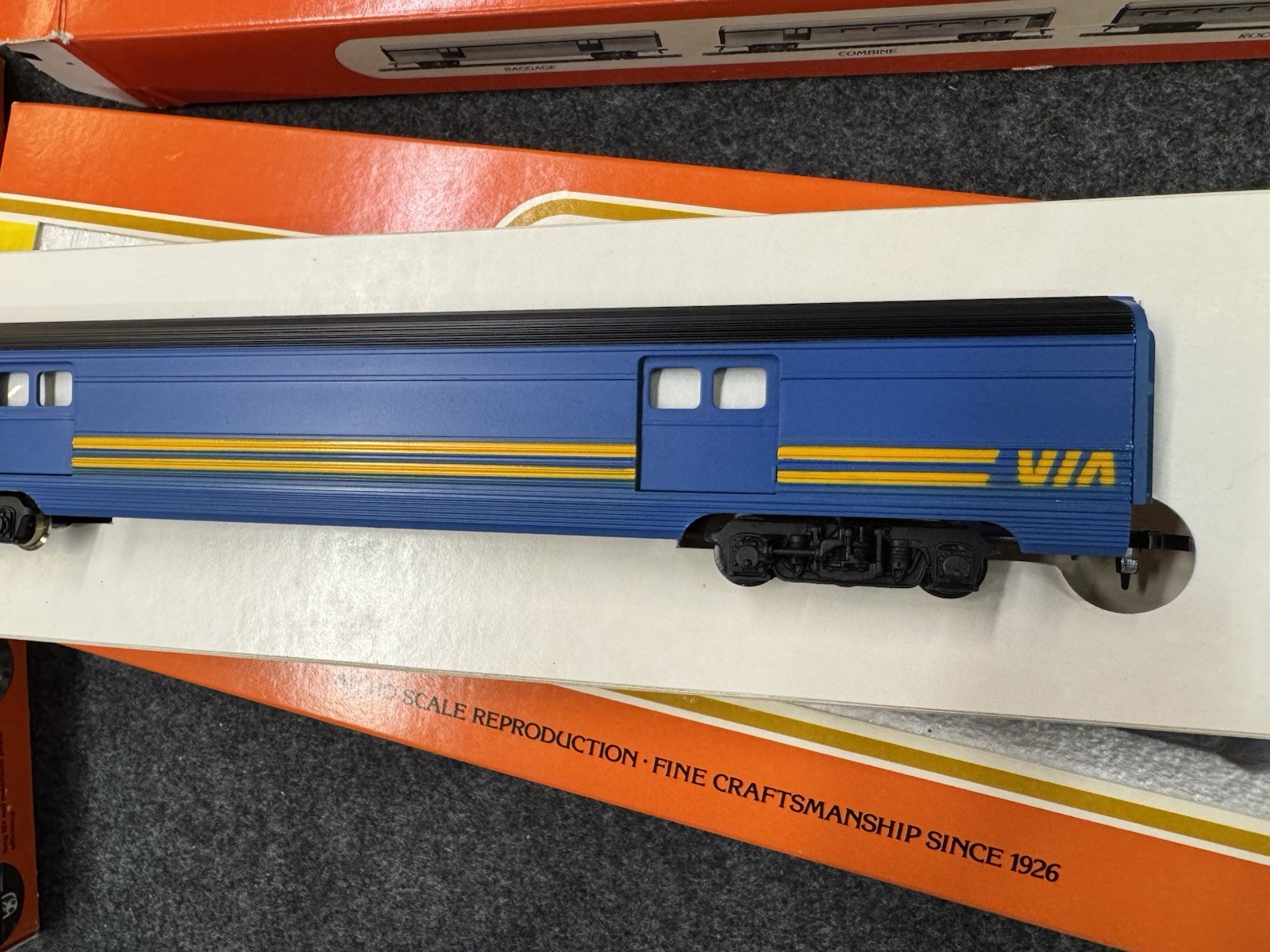 MANTUA HO VIA F7 Diesel Locomotive Baggage & Observation Car Canadian National