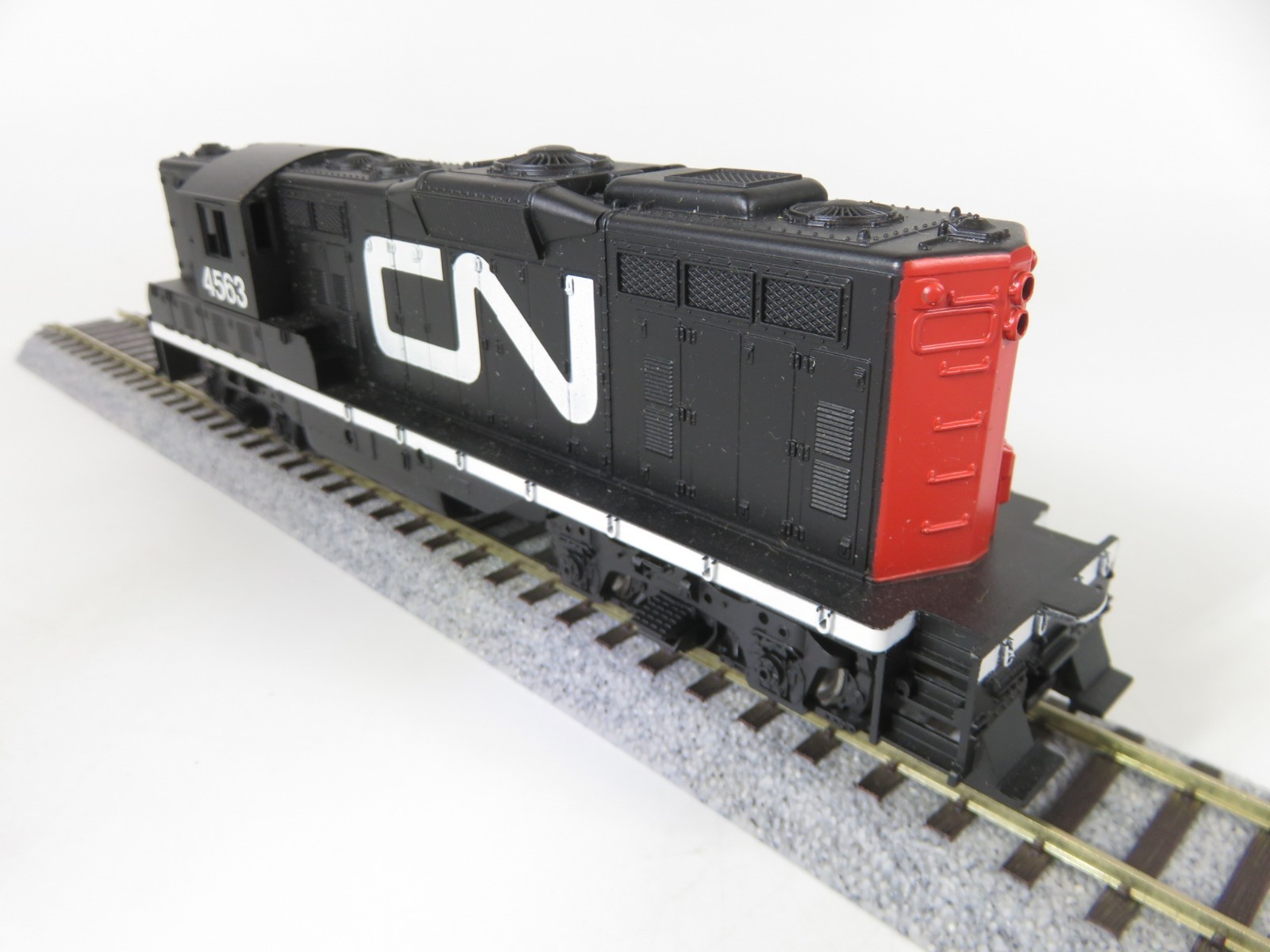 Athearn Blue Box 3061 HO Scale Canadian National EMD GP9 Diesel Locomotive Dummy