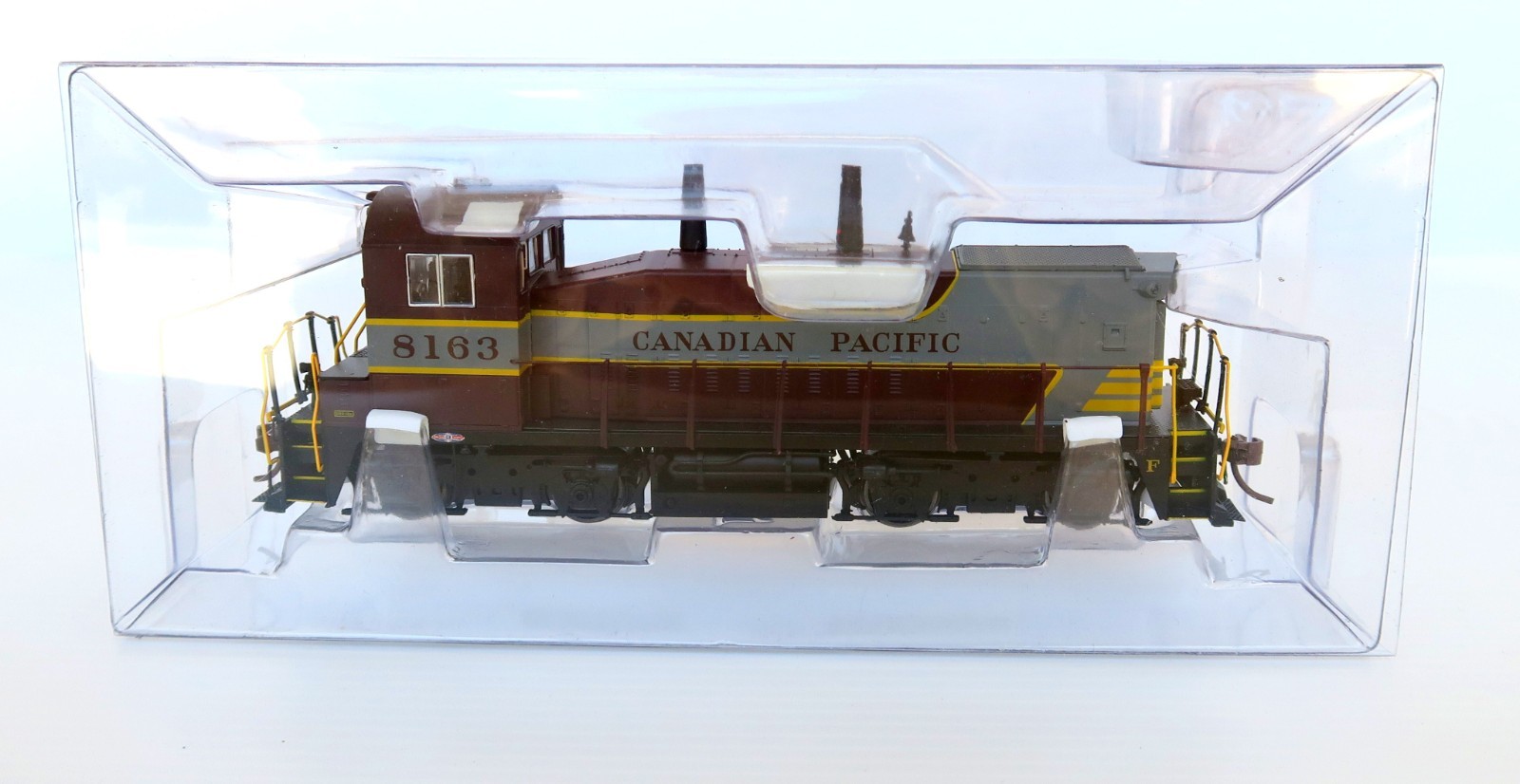 GMDD SW1200RS HO Switcher in CPR classic paint by Rapido, DCC/Sound