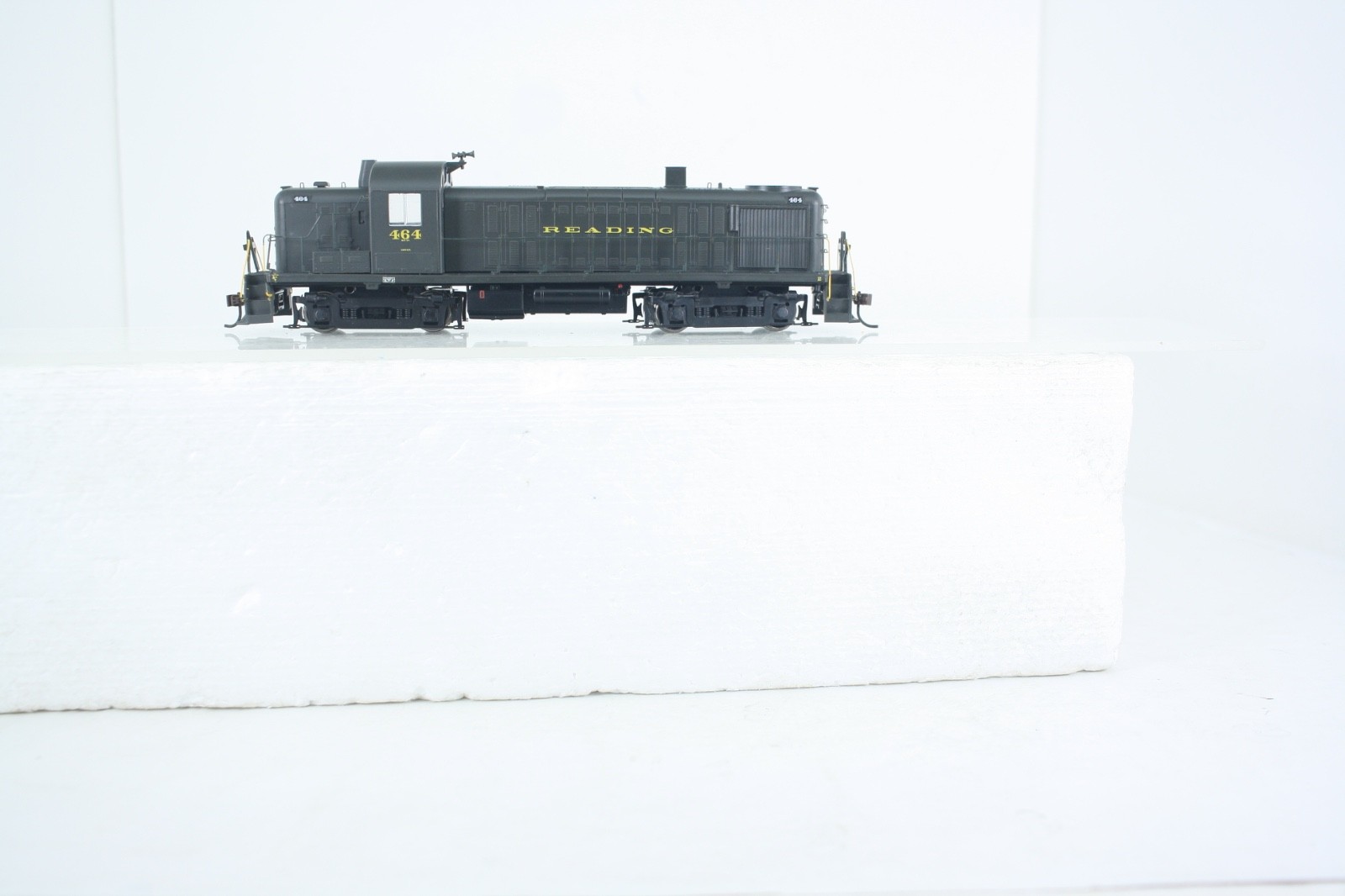 HO Scale Athearn RTR 96786 Reading RS-3 Diesel W/ DCC #464