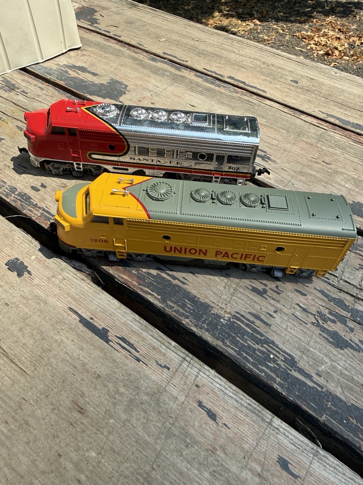 VTG Bachmann HO Scale Santa Fe Flyer Union Pacific Locomotive Train Engines Cars