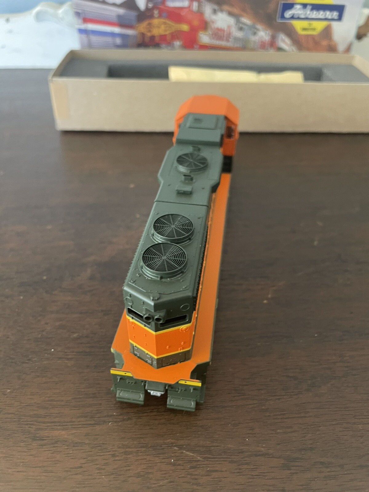 Athearn 4619 GP38-2 Powered BNSF – Green Orange 2099 HO NOS