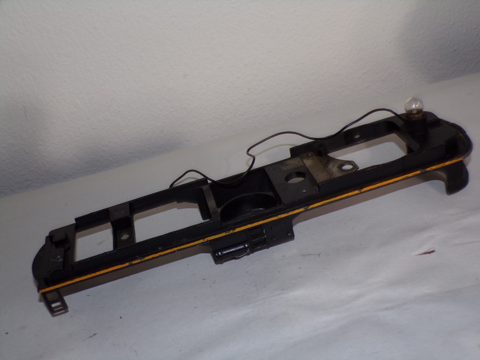 Vintage Original Lionel power unit frame for diecast 2032 clean battery box