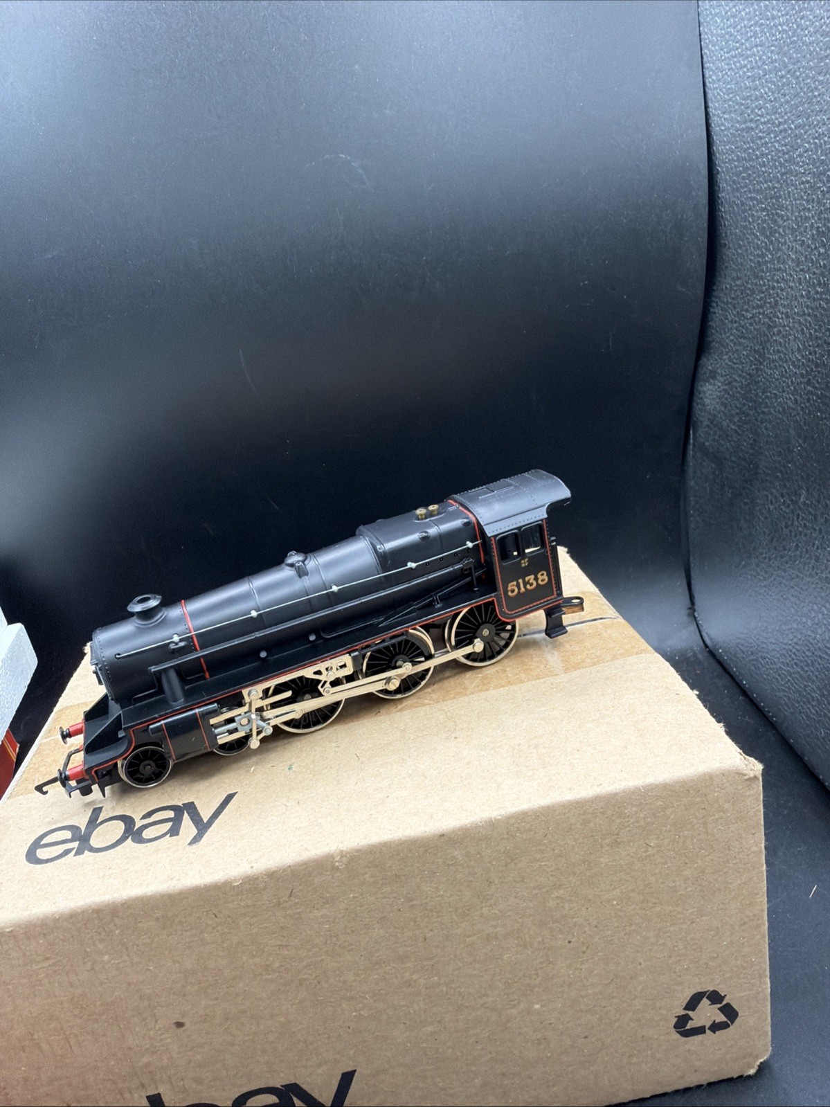 MIB Hornby OO Scale R.320 LMS Class 5 Locomotive Black Livery #5138
